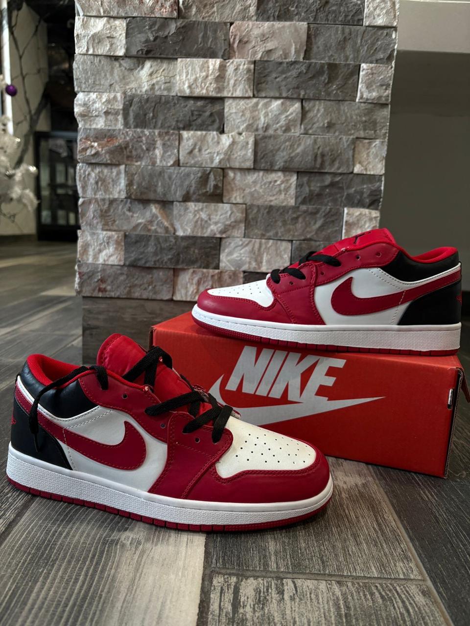 Jordan 1 Low G5