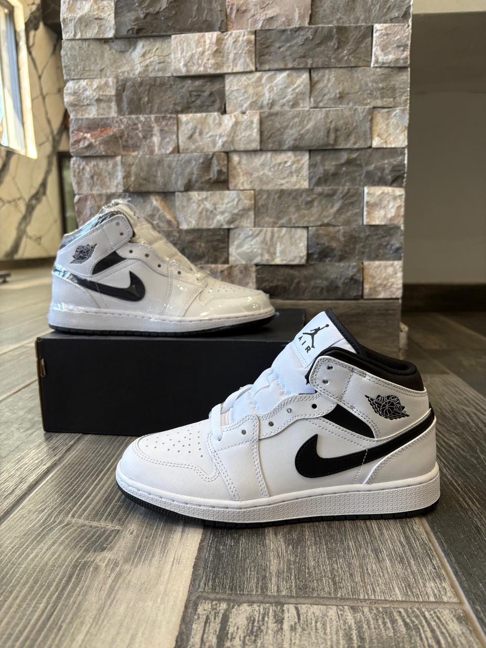 Jordan 1 Mid OG